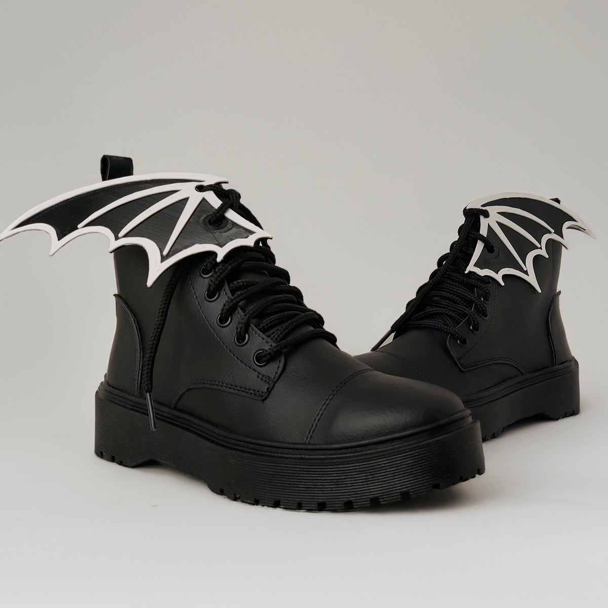 Bat Wing - Coturno Unissex com Asinhas de Morcego